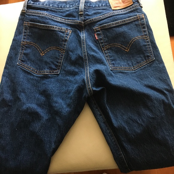 SOLD ❤️. Levis - Picture 2 of 2